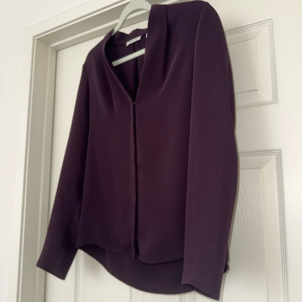 Aritzia Babaton Power Blouse in Plum Purple - Picture 5 of 8
